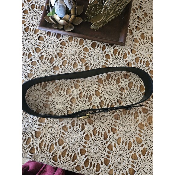 Gucci Black Leather Belt with Gold Circular Buckle - Picture 9 of 10